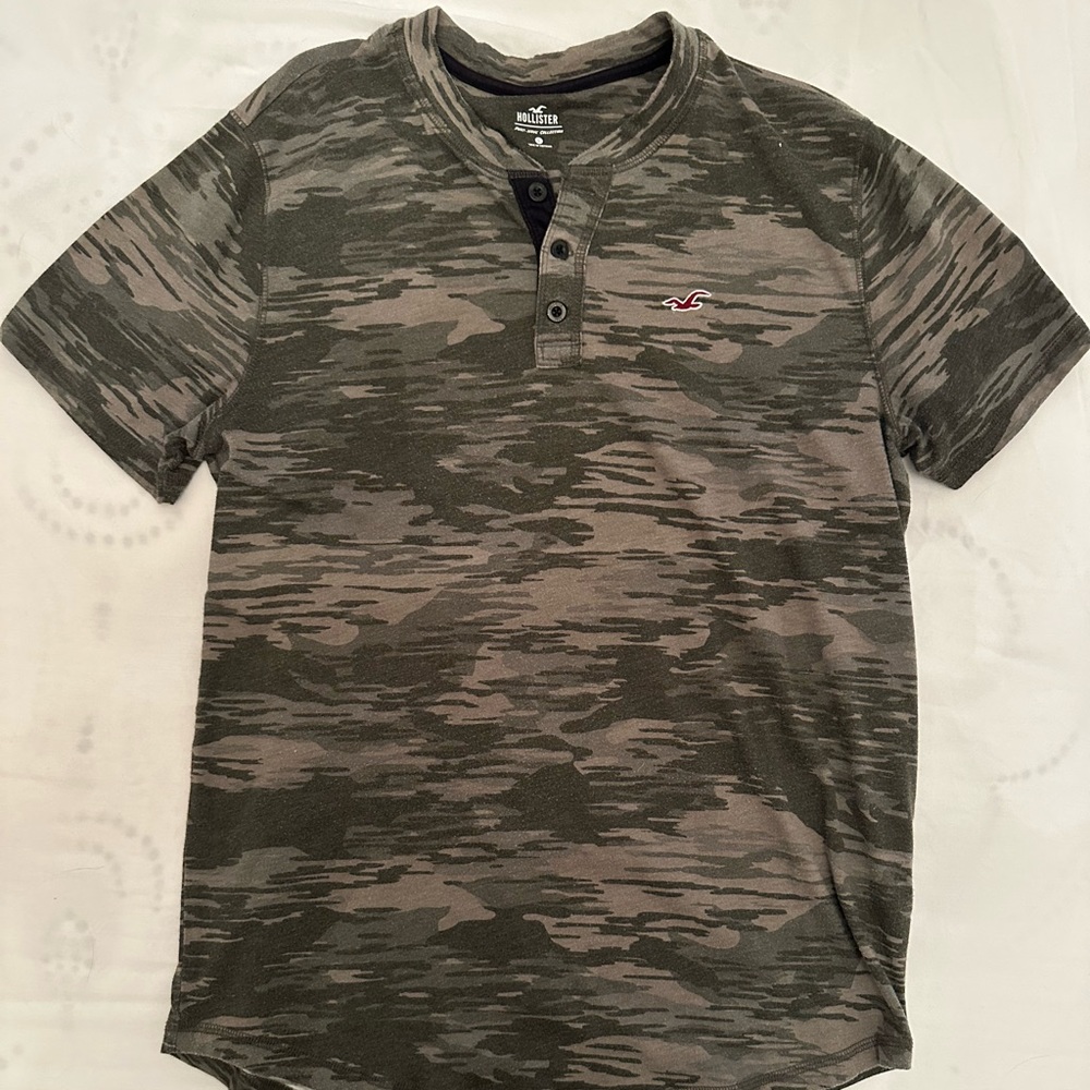 Hollister Mens L Camo Henley